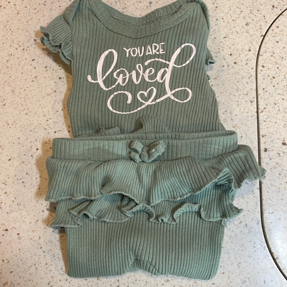 Cathrine Malandrino 0-3mo matching set Like New